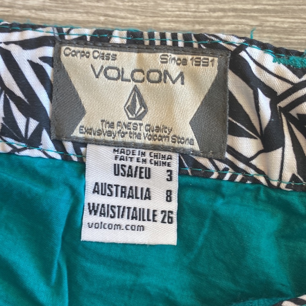 Lace volcom shorts 3” inseam - Picture 5 of 6
